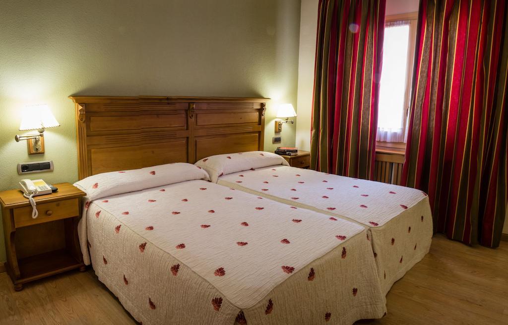 Hotel Casa Ruba Biescas  Eksteriør billede